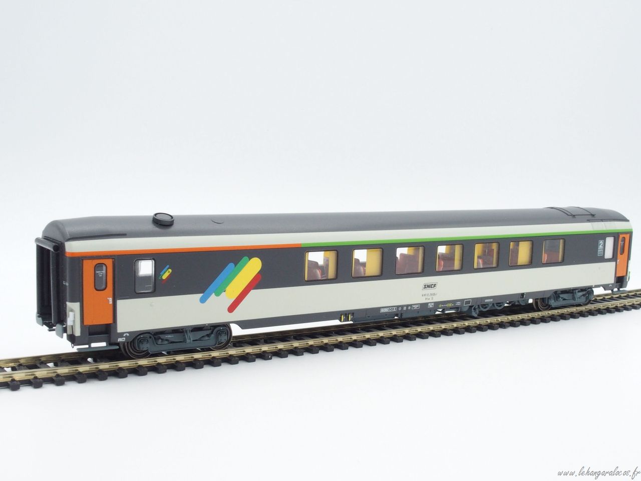 Voiture voyageurs à bogies CORAIL, type A9u, 1ère classe, version courte